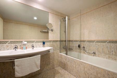 Ramada by Wyndham Prague City Centre - 10