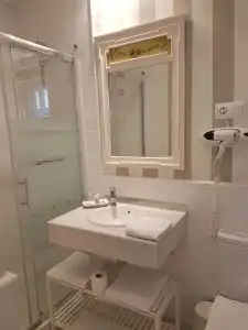 Hostal Segovia - 8