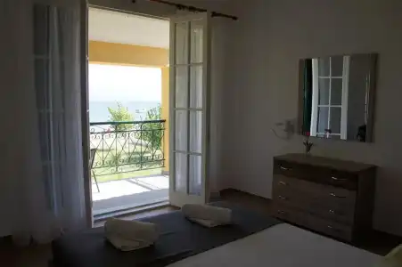 Toni's Guesthouse - 3