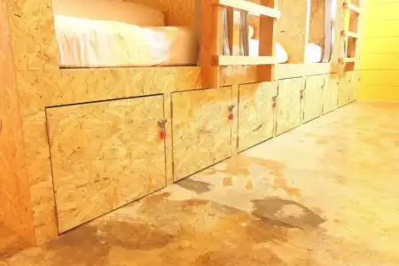 Seawall Hostel - 41