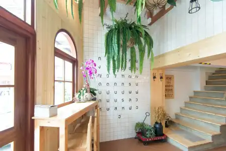 Barn and Bed Hostel - 11