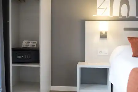 Hostal Live Barcelona - 4