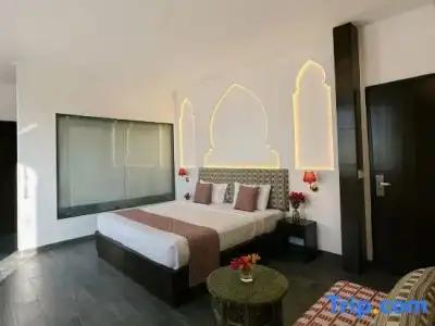 Atulyaa Taj - 100