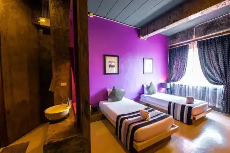 The b Ranong Trend - 26
