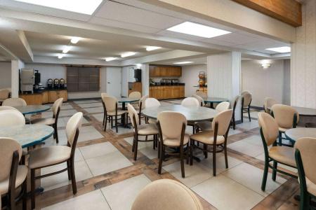 Days Inn & Suites by Wyndham Bozeman - 15