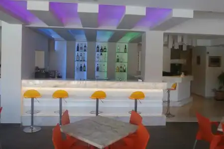 Dias Studios & Suites - 8
