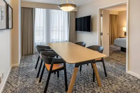 Sheraton Suites Old Town Alexandria - 72