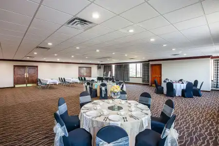 Quality Inn & Suites Cincinnati Downtown Area - 18