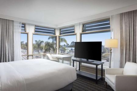 DoubleTree by Hilton San Diego Bayside - 145