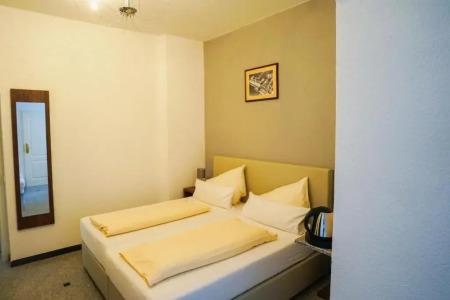 am Schloss Biebrich - 4