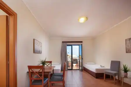 Dia Apts - 35