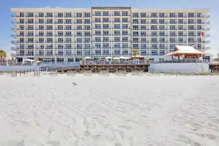 Holiday Inn Express & Suites Panama City Beach - Beachfront by IHG - 23