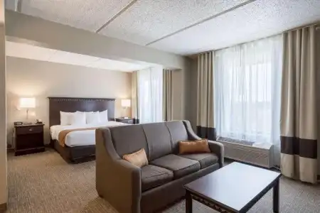 Comfort Suites Austin Airport - 75