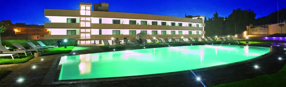 Vittoria Resort Pool & Spa - 19