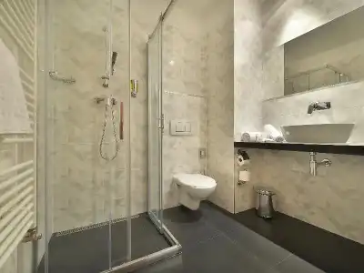 Ramada by Wyndham Airport - 29