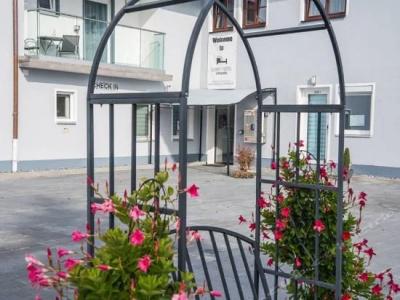 Sunny Straubing - 47