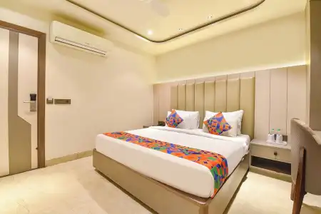 FabElite Park Inn - 28