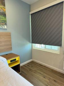 Days Inn by Wyndham Bakersfield - 18