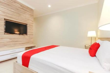 RedDoorz Premium near Ragunan Zoo 2 - 15