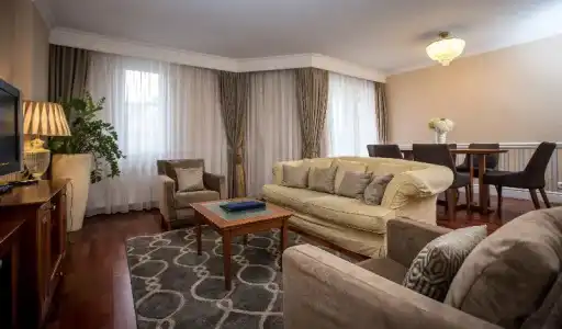 Queen's Court & Residence - 79