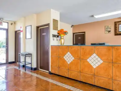 Econo Lodge Inn & Suites Macon West - 21