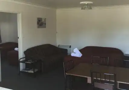 Ferry Motel - 5