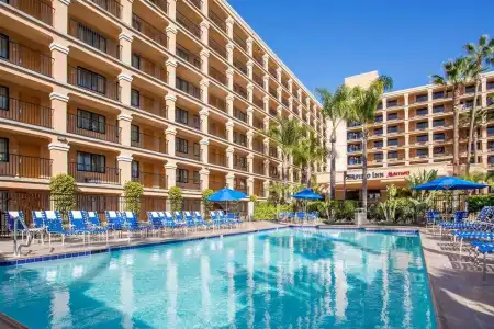 Fairfield by Marriott Anaheim Resort - 15