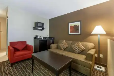 Best Western Plus Burlington Inn & Suites - 68