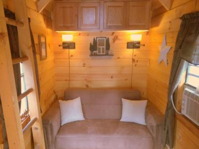 The Wayfaring Buckeye Hostel - 21