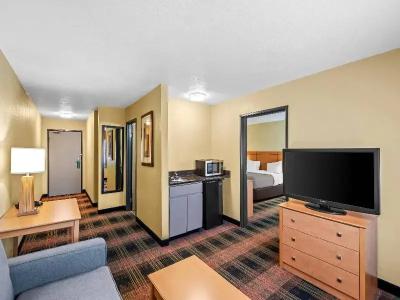 Quality Inn & Suites des Moines Airport - 57