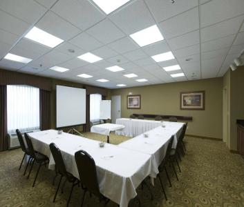 Hampton Inn Bismarck - 18