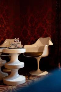 Hôtel du Petit Moulin, Haute Couture by Lacroix - 92