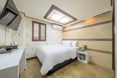 Kyoung Dong - 24