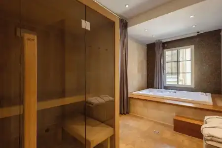 Donati Luxury Tower Suites - 162