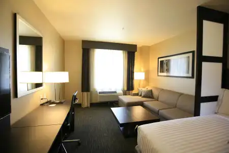Holiday Inn Express & Suites Anaheim Resort Area by IHG - 36