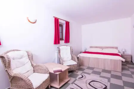 Leyla - 5