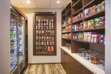 La Quinta Inn & Suites by Wyndham Chicago Downtown - 10