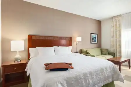Hampton Inn Colchester - 37