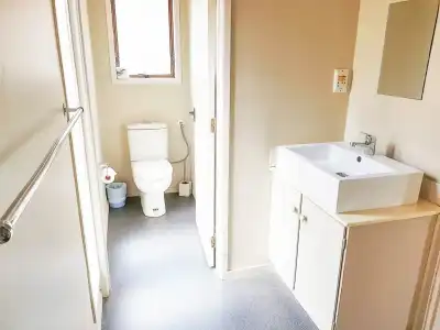 Middlemore Motel - 6