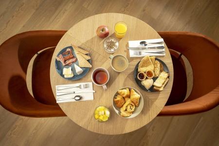 Sure by Best Western Caen Mémorial - 11