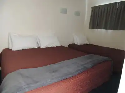 Fountain Court Motel - 5