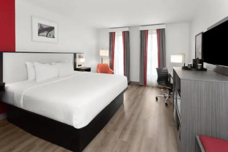 Ramada by Wyndham Milwaukee - 25