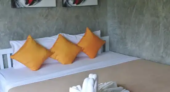 Ban's Avenue Guest House - 1