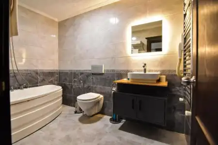 Green Palace Suite - 105