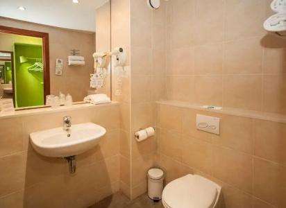 Travelodge Barcelona Cornellà Fira - 33
