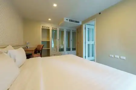 Sabai Sathorn - 76