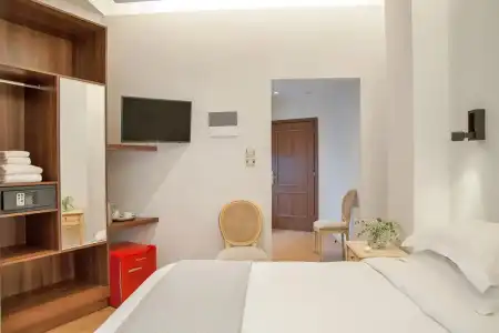 Acropolis Ami Boutique - 52