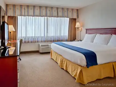 Holiday Inn Express San Diego Downtown by IHG - 4