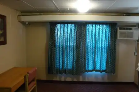 Economy Inn - 3