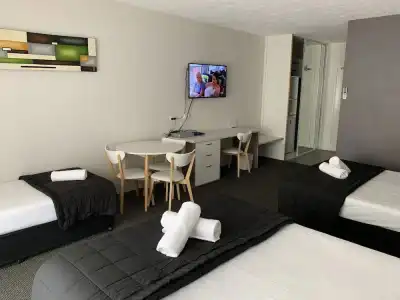 Outrigger Burleigh - 56